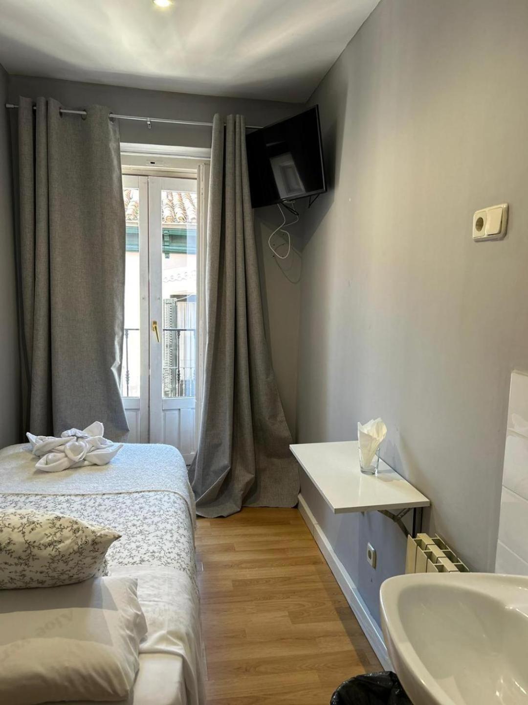 Hostal New Dream Madrid Exterior photo
