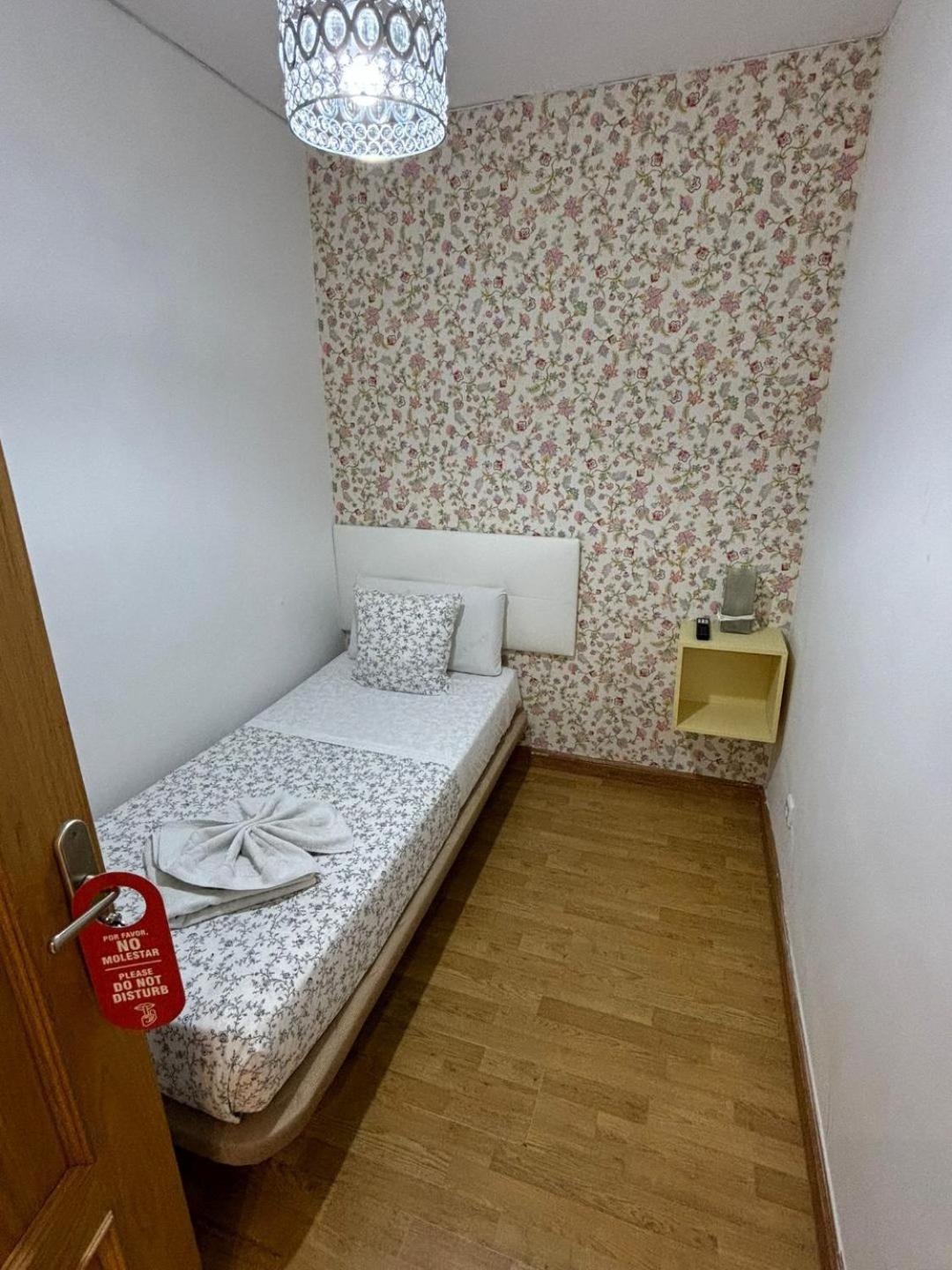 Hostal New Dream Madrid Exterior photo