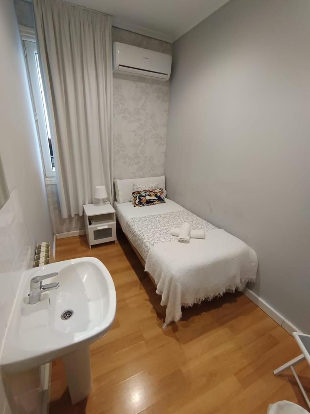 Hostal New Dream Madrid Exterior photo