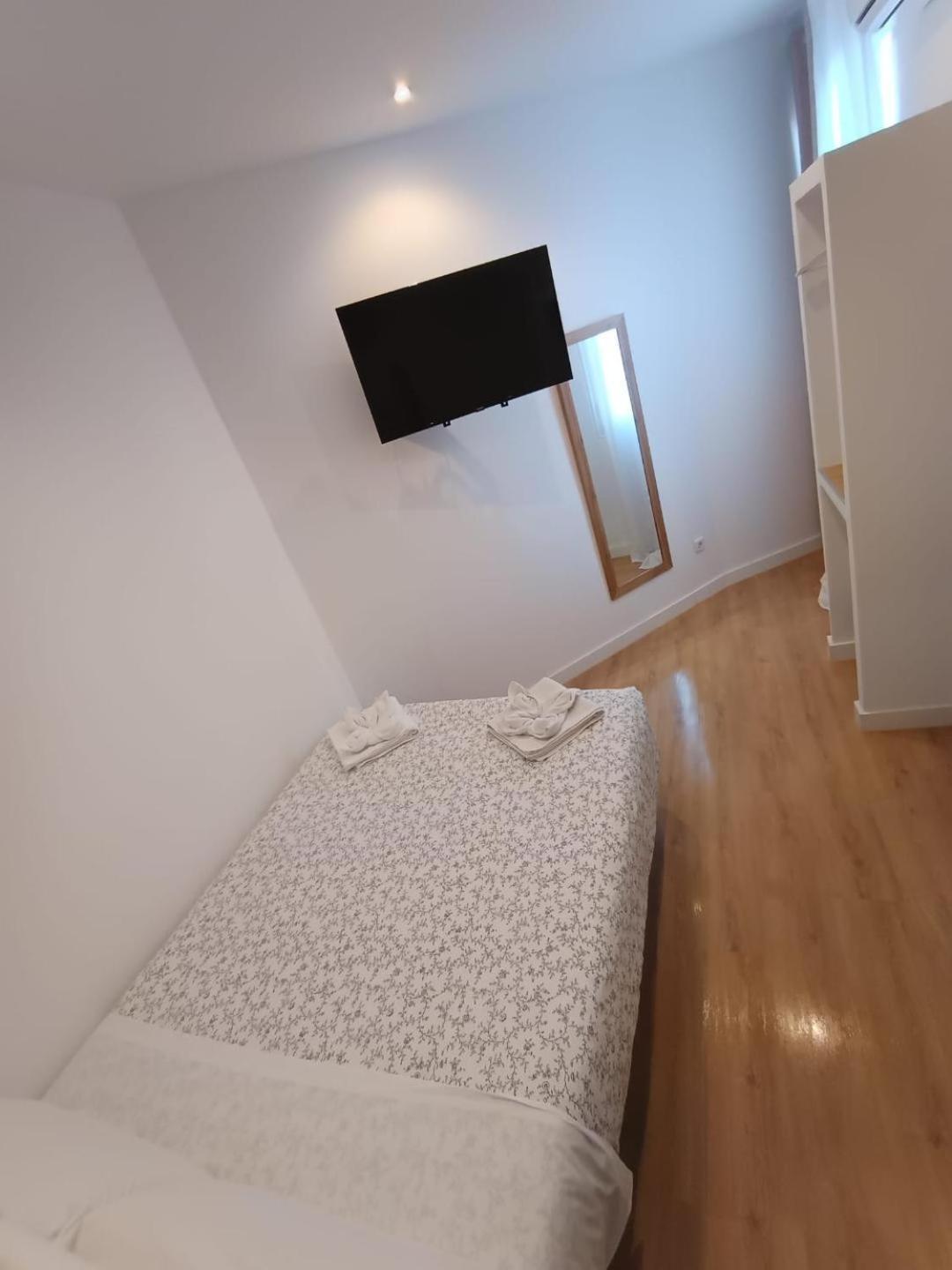 Hostal New Dream Madrid Exterior photo
